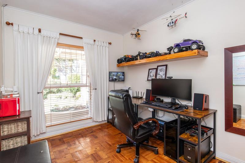 5 Bedroom Property for Sale in Meadowridge Western Cape